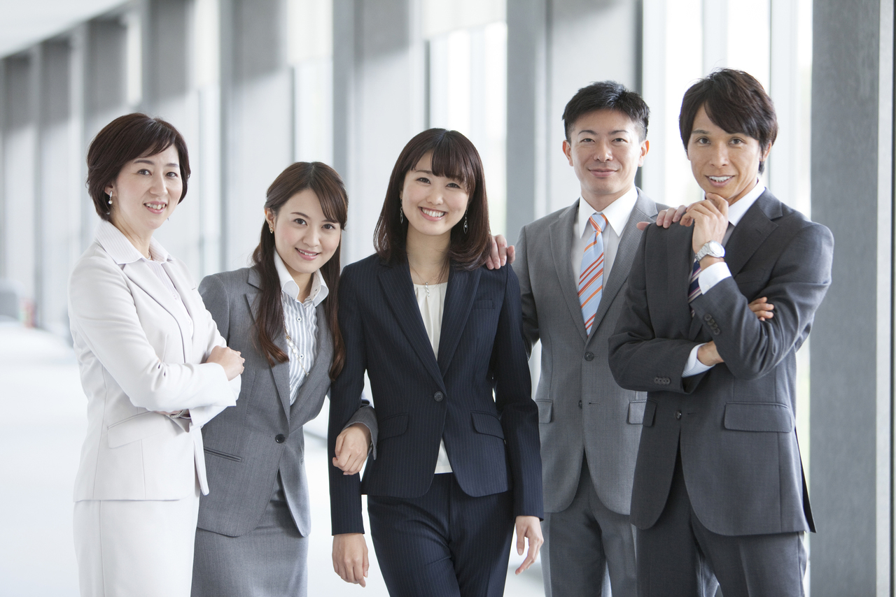 仲のよさそうな会社員