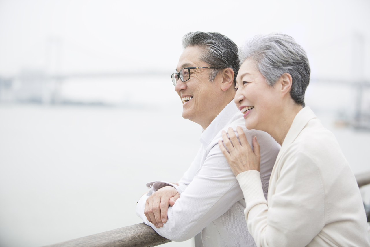 睦まじい夫婦